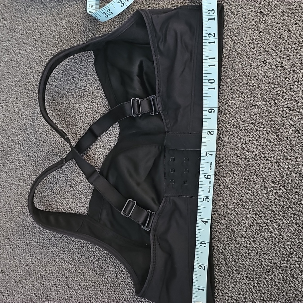 Lululemon workout Bra - Picture 5 of 8